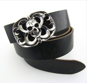 Cinq ceintures en cuir d